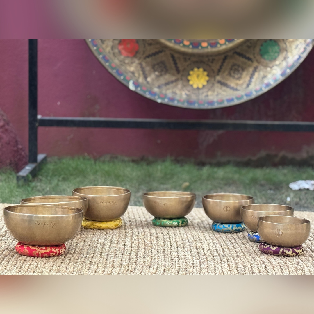 Full Moon Singing Bowl Set – Born on 4 December 2025